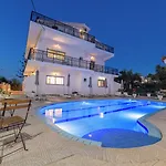 Denise Studios And Apartments Апарт-отель