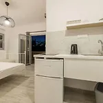 Denise Studios And Apartments Апарт-отель