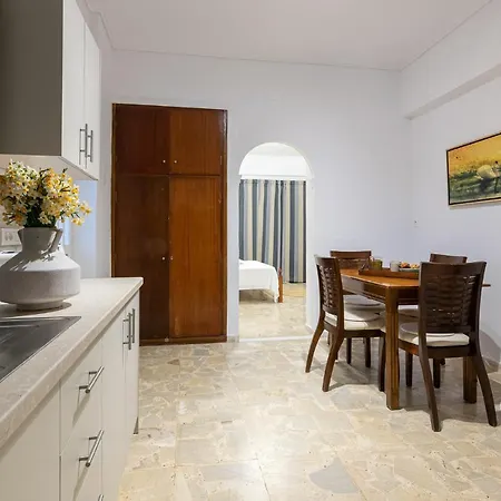 Denise Studios And Apartments 2*