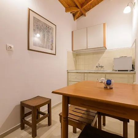 Denise Studios And Apartments
