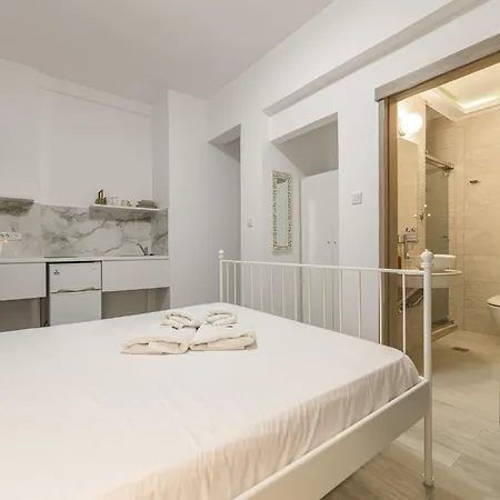 Denise Studios And Apartments Aparthotel