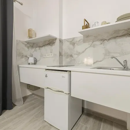 Denise Studios And Apartments 2*