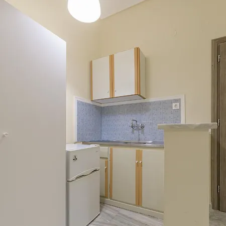 Denise Studios And Apartments