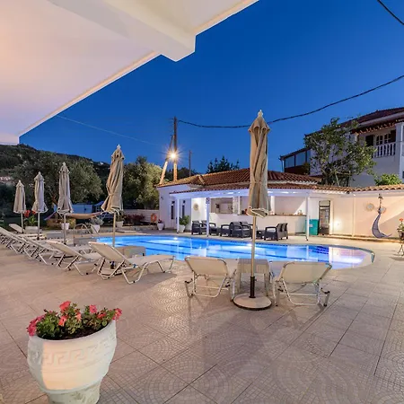 Denise Studios And Apartments